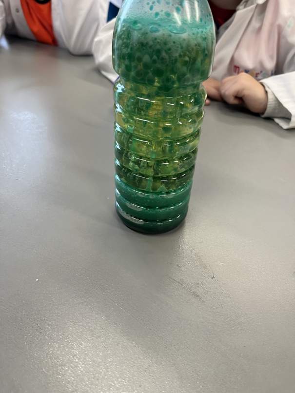 Children making lava lamps and exploring scientific reactions during summer camp